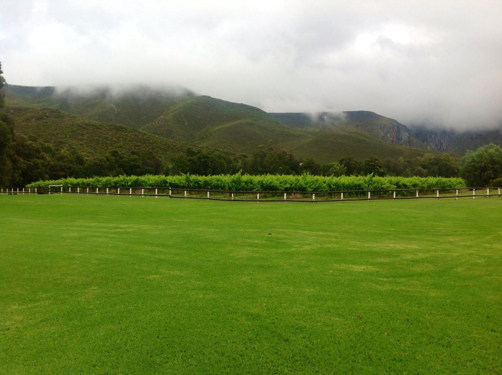 Oaksrest Vineyards Guest Farm Ladismith Exterior photo